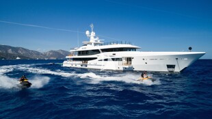 https://media.fraseryachts.com/Yachts/Y1969_KrB_MC/images/yachtfolio/galene-galene_190313-QpqF2Lf5.jpg?vh=294d99&w=310