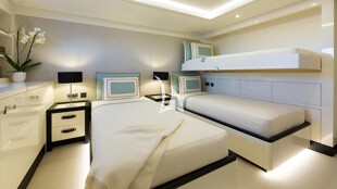 https://media.fraseryachts.com/Yachts/Y1969_KrB_MC/images/yachtfolio/galene-lower-twin-cabin-with-pullman_190277-SqATnfPR.jpg?vh=af8045&w=310
