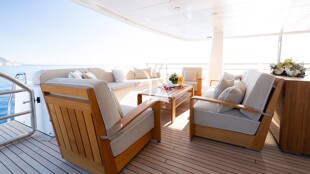 https://media.fraseryachts.com/Yachts/Y1969_KrB_MC/images/yachtfolio/galene-main-deck-aft_190293-MkRFIE7Y.jpg?vh=9009e8&w=310