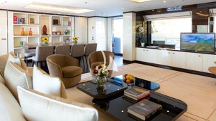 https://media.fraseryachts.com/Yachts/Y1969_KrB_MC/images/yachtfolio/galene-main-deck-saloon_190296-Q1MptdZu.jpg?vh=2c0f95&w=310