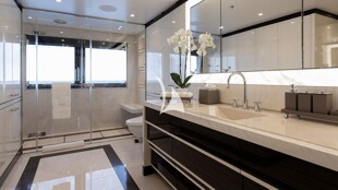 https://media.fraseryachts.com/Yachts/Y1969_KrB_MC/images/yachtfolio/galene-principle-cabin-bath_190283-j44gXua1.jpg?vh=5c24cb&w=310
