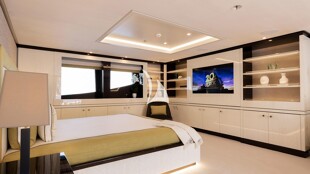 https://media.fraseryachts.com/Yachts/Y1969_KrB_MC/images/yachtfolio/galene-principle-cabin_190282-vev7XQHu.jpg?vh=e9b638&w=310