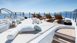 https://media.fraseryachts.com/Yachts/Y1969_KrB_MC/images/yachtfolio/galene-sun-deck-sunbeds_190299-rJYixDE4.jpg?vh=6029a3&w=310