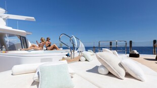 https://media.fraseryachts.com/Yachts/Y1969_KrB_MC/images/yachtfolio/galene-sun-deck-sunpad_190287-BVsDhc0G.jpg?vh=44b1e8&w=310