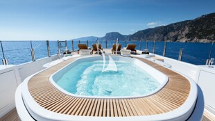 https://media.fraseryachts.com/Yachts/Y1969_KrB_MC/images/yachtfolio/galene-sundeck-jacuzzi_190307-FbTGGLSa.jpg?vh=a62dc4&w=310