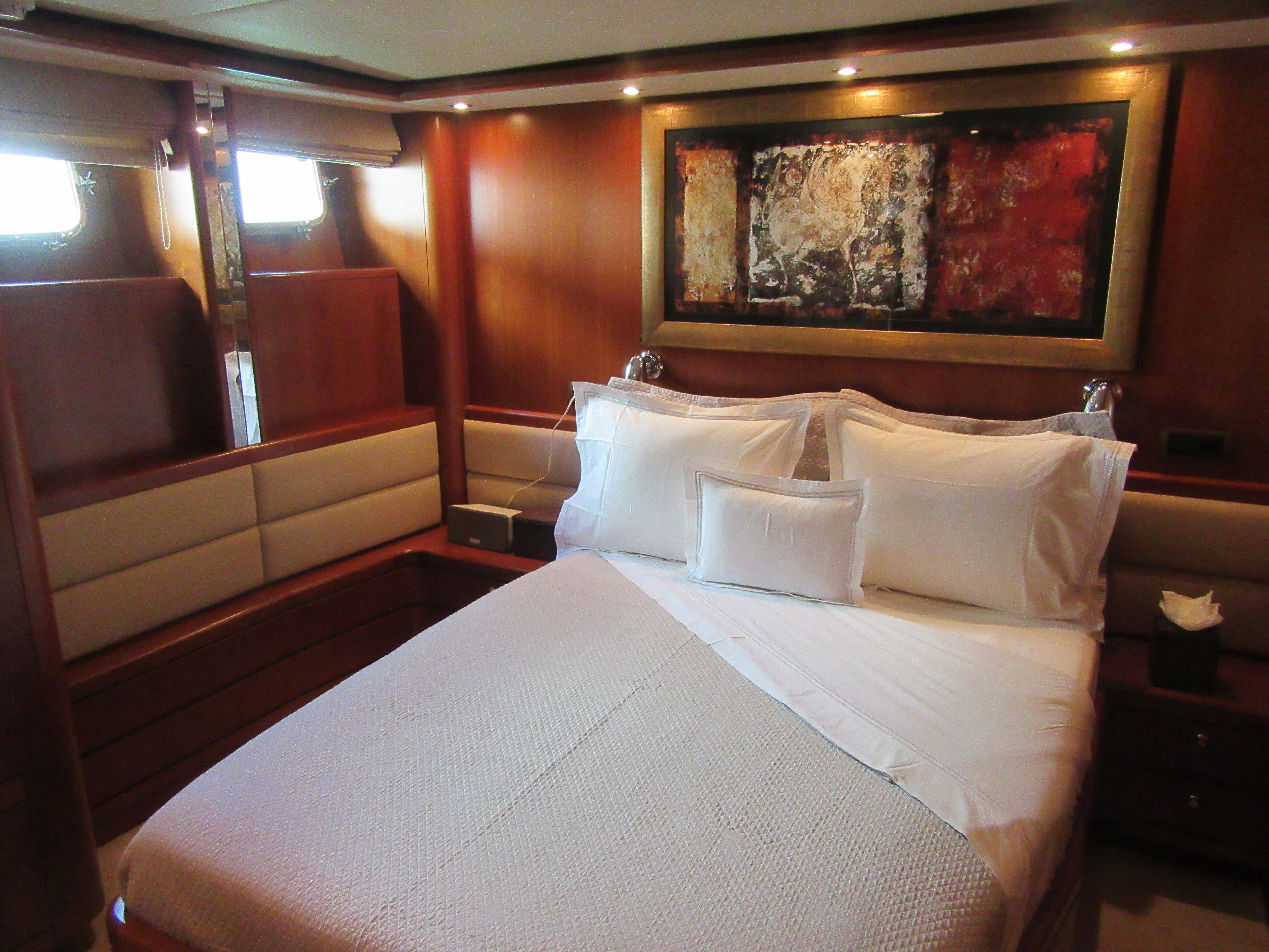 Aboard BLUE PEARL a 84ft (25.6m) luxury motor yacht for Sale available with Fraser Yachts, built by KUIPERS WOUDSEND in 2000