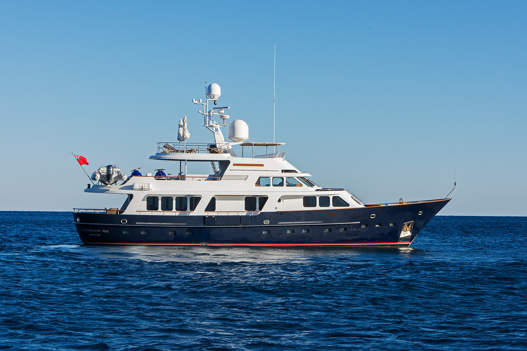 Aboard PANTA RHEI a 85ft (25.91m) luxury motor yacht , built by MOONEN SHIPYARD in 1991