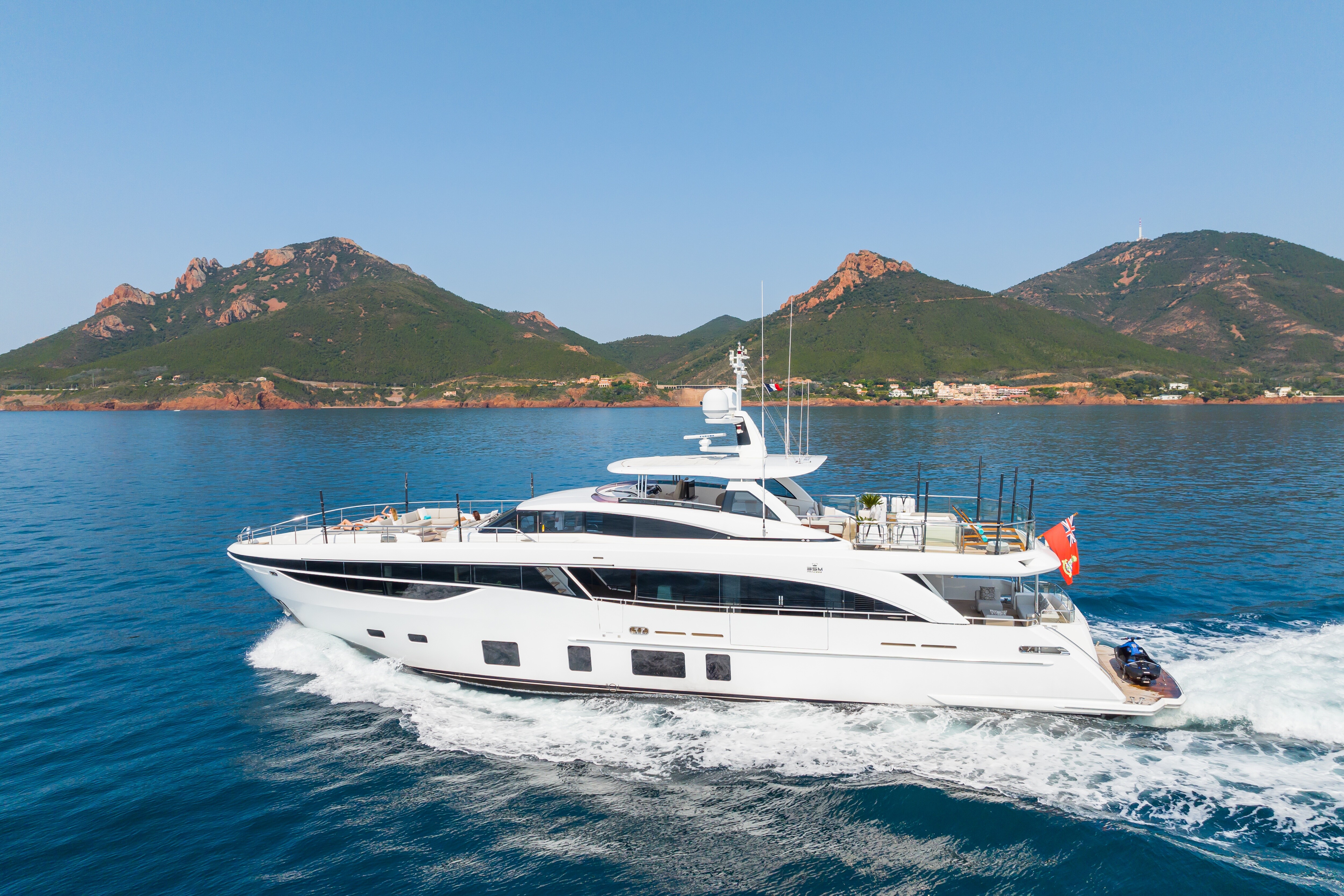 Aboard MINOR FAMILY AFFAIR a 115ft (35.15m) luxury motor yacht , built by PRINCESS YACHTS in 2017