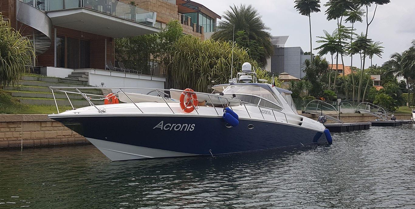 Aboard ACRONIS a 48ft (14.63m) luxury motor yacht , built by FOUNTAIN in 2007