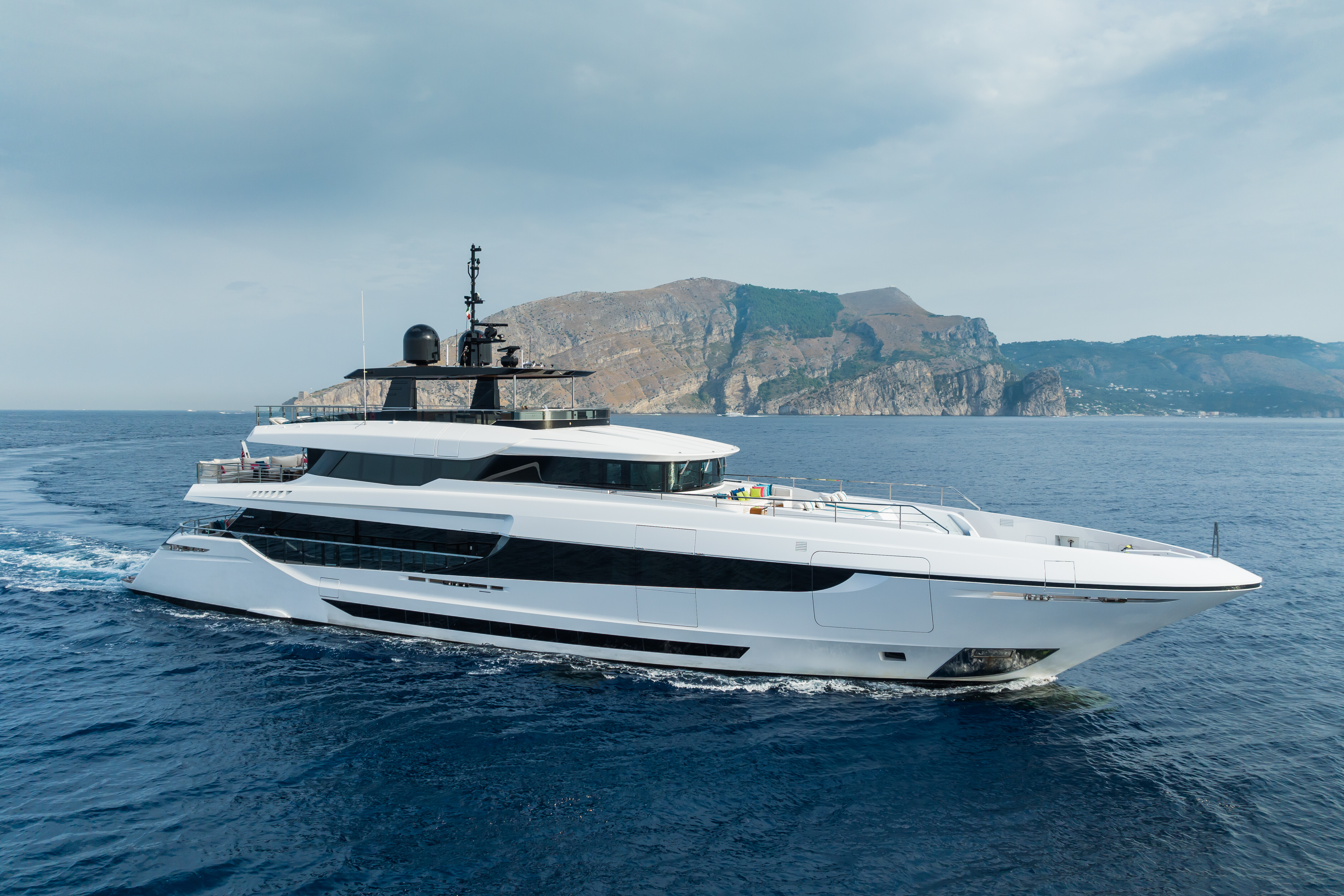Aboard HALARA a 141ft (42.98m) luxury motor yacht for Sale & Charter available with Fraser Yachts, built by OVERMARINE in 2021