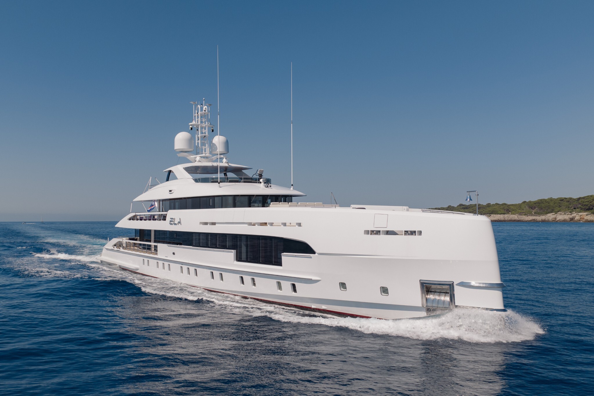 ELA_03_Starboard side cruising_CM_Drone-49 (Custom)_LR-bDz63PMb.jpg
