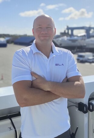 https://media.fraseryachts.com/Yachts/Y232192/images/yachtfolio/crew/327977-PZ198yEl.jpg?vh=bc80d9&w=310