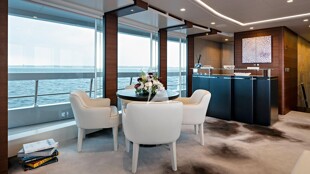 https://media.fraseryachts.com/Yachts/Y232192/images/yachtfolio/ela-bridge-deck-skylounge_326526-b5Yy3OYW.jpg?vh=74e9cc&w=310