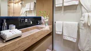 https://media.fraseryachts.com/Yachts/Y232192/images/yachtfolio/ela-guest-bathroom_326494-pZ2jY4HG.jpg?vh=566998&w=310