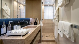 https://media.fraseryachts.com/Yachts/Y232192/images/yachtfolio/ela-guest-bathroom_326496-vgoS9g5x.jpg?vh=ceb22d&w=310
