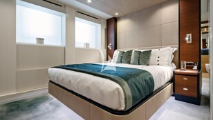 https://media.fraseryachts.com/Yachts/Y232192/images/yachtfolio/ela-guest-stateroom_326502-vk4GI6lH.jpg?vh=319ccd&w=310