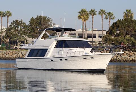 Aboard BREAKS TIDE a 47ft (14.33m) luxury motor yacht , built by BAYLINER in 2000