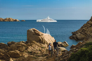 https://media.fraseryachts.com/Yachts/Y232448/images/yachtfolio/alchemy-at-anchor_376457-YHD62486.jpg?vh=bb33d2&w=310