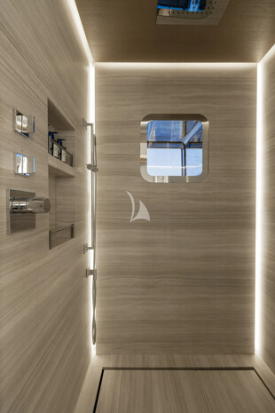 https://media.fraseryachts.com/Yachts/Y232448/images/yachtfolio/alchemy-lower-deck-double-en-suite_376483-Npi9LWLV.jpg?vh=3deeee&w=310