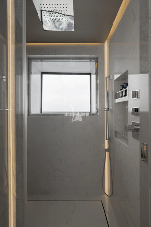 https://media.fraseryachts.com/Yachts/Y232448/images/yachtfolio/alchemy-main-deck-double-cabin-en-suite_376468-rhTcCYkh.jpg?vh=4175ee&w=310