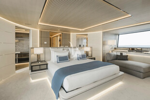 https://media.fraseryachts.com/Yachts/Y232448/images/yachtfolio/alchemy-master-cabin_376460-ugzUfZU9.jpg?vh=044808&w=310