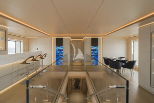 https://media.fraseryachts.com/Yachts/Y232448/images/yachtfolio/alchemy-sky-lounge-bar_376488-fsFhCtW9.jpg?vh=194cf5&w=310