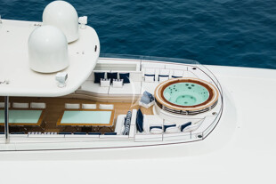 https://media.fraseryachts.com/Yachts/Y232448/images/yachtfolio/alchemy-sun-deck-jacuzzi_376496-pIX3WBuk.jpg?vh=99aab0&w=310