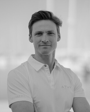 https://media.fraseryachts.com/Yachts/Y232448/images/yachtfolio/crew/365741-wZfZylKo.jpg?vh=9e653b&w=310