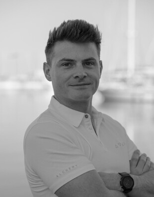 https://media.fraseryachts.com/Yachts/Y232448/images/yachtfolio/crew/365744-kLTtP9rY.jpg?vh=a14ca8&w=310