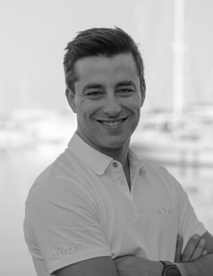 https://media.fraseryachts.com/Yachts/Y232448/images/yachtfolio/crew/365748-BIPX0Uni.jpg?vh=d3808e&w=310