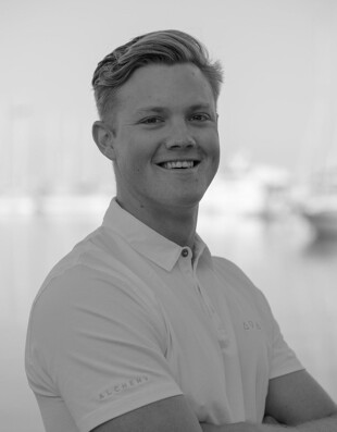 https://media.fraseryachts.com/Yachts/Y232448/images/yachtfolio/crew/366020-duDlHHtc.jpg?vh=40cce1&w=310