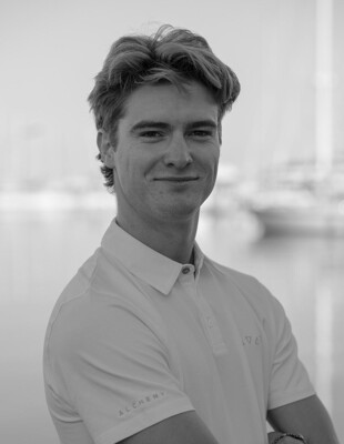 https://media.fraseryachts.com/Yachts/Y232448/images/yachtfolio/crew/366021-cyiFjrhV.jpg?vh=86bbfe&w=310