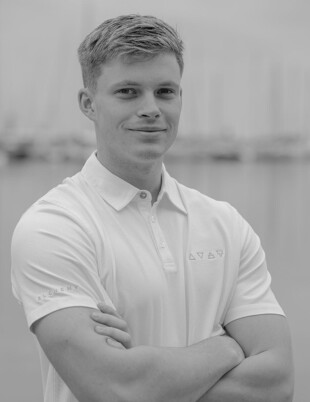 https://media.fraseryachts.com/Yachts/Y232448/images/yachtfolio/crew/366022-9bAH86Q4.jpg?vh=69687a&w=310