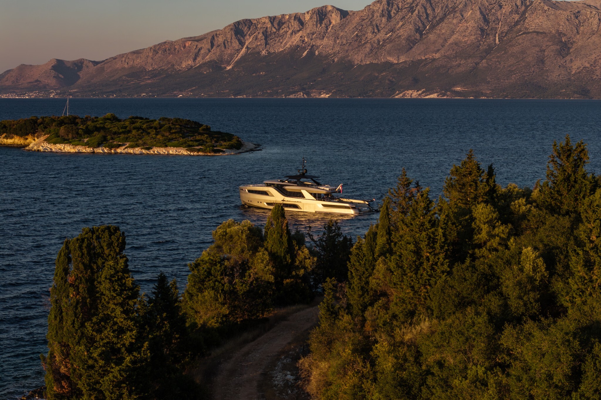 LADY FLEUR motor yacht for Sale by Fraser Yachts, built by HOLTERMAN SHIPYARD