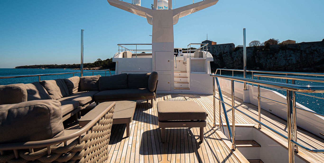 Aboard HELIAD III a 91ft (27.85m) luxury motor yacht for Sale & Charter available with Fraser Yachts, built by LYNX YACHTS in 2020