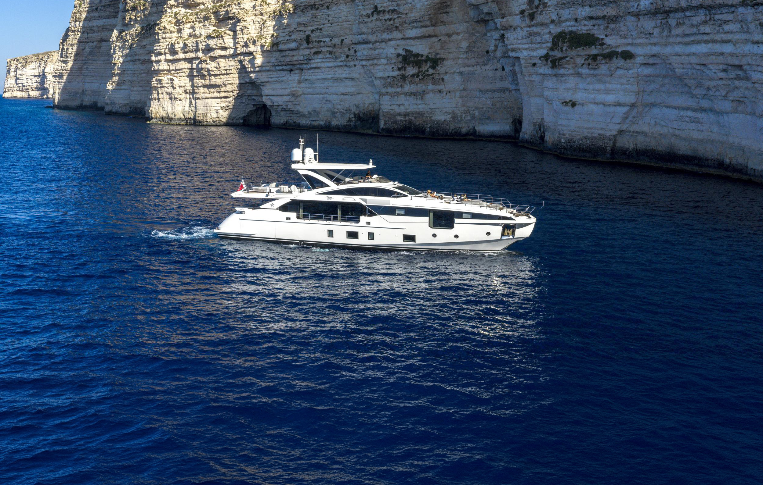 STARKISS motor yacht for Sale by Fraser Yachts, built by AZIMUT YACHTS