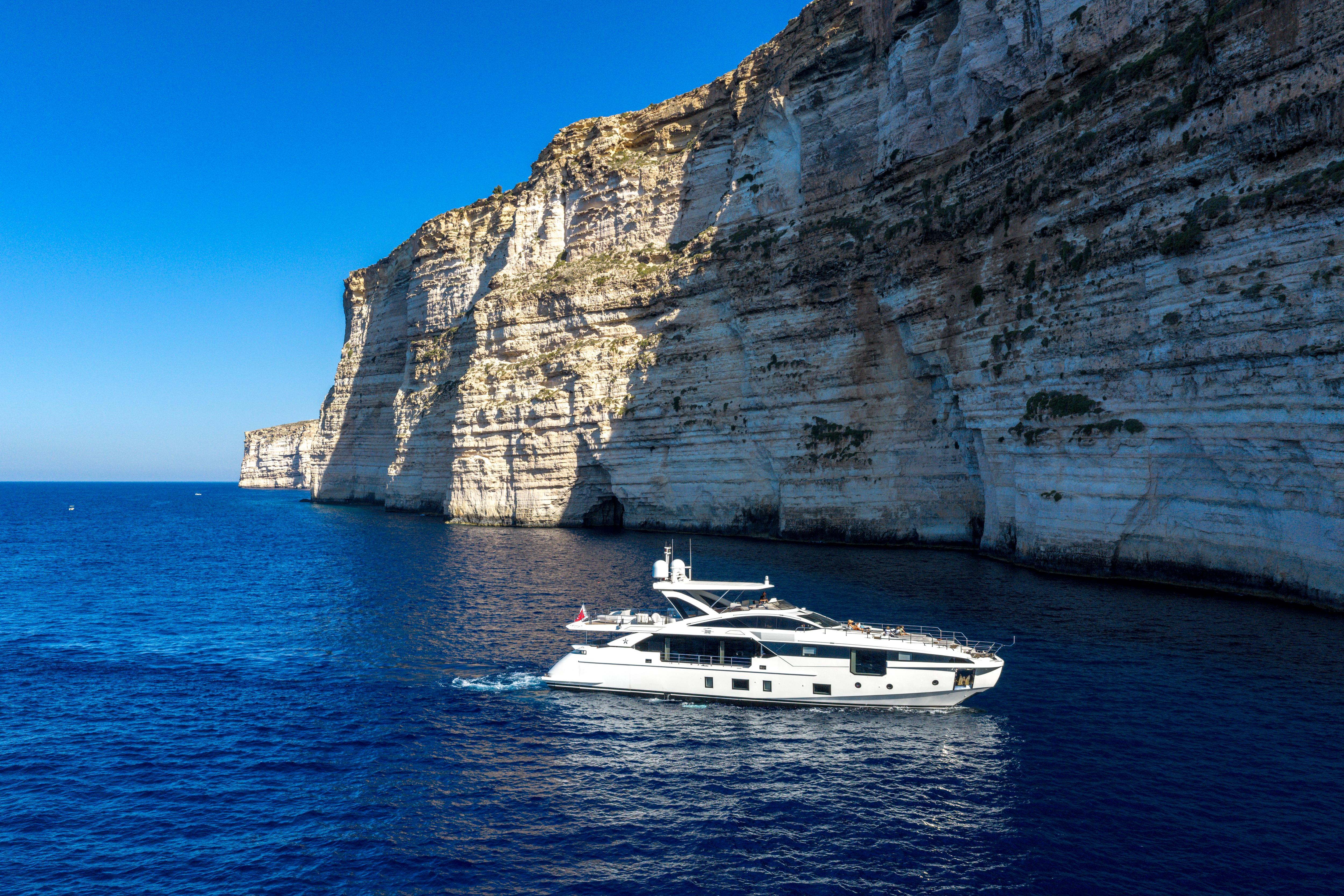 STARKISS motor yacht for Sale by Fraser Yachts, built by AZIMUT YACHTS