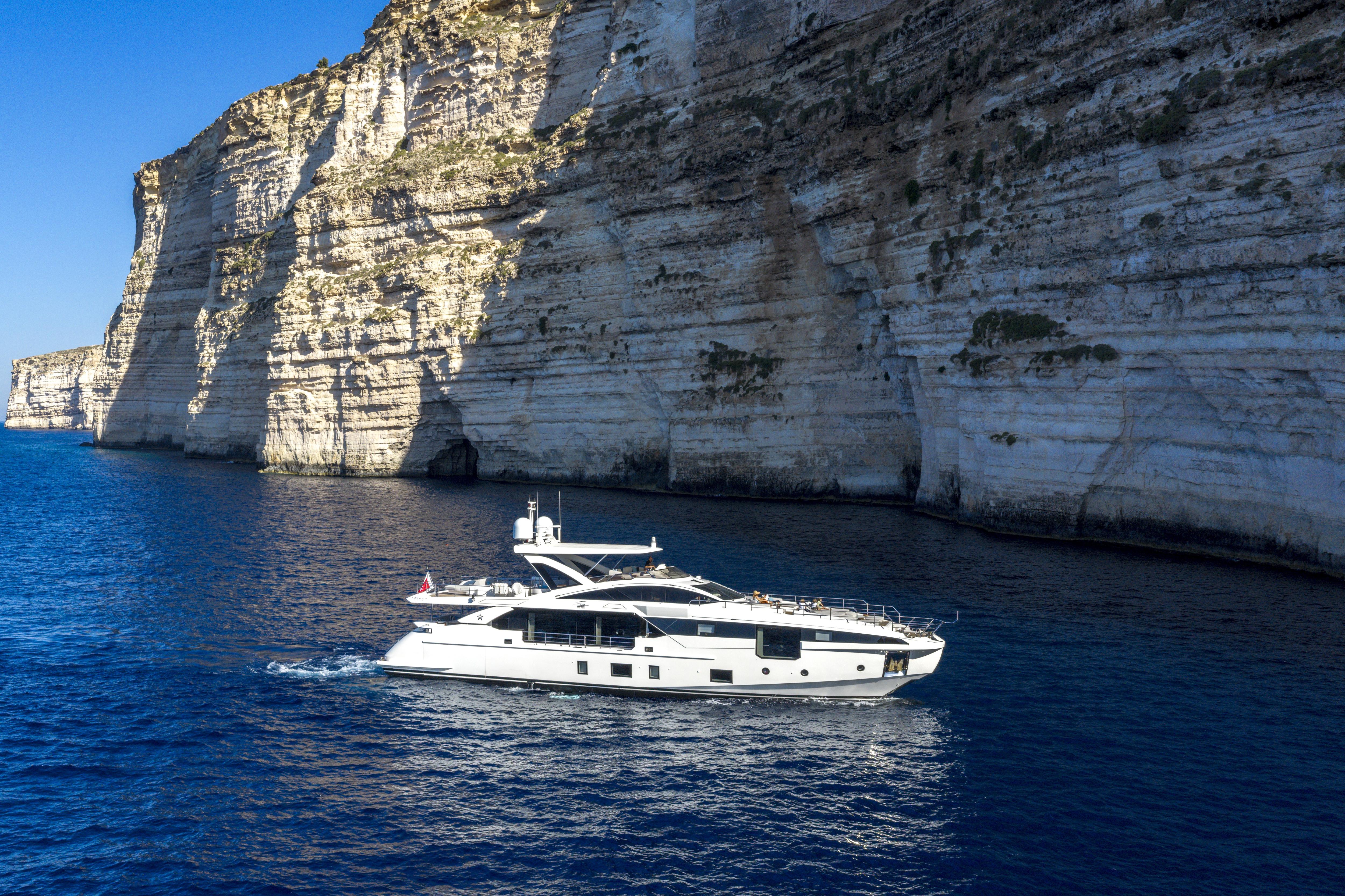 STARKISS motor yacht for Sale by Fraser Yachts, built by AZIMUT YACHTS