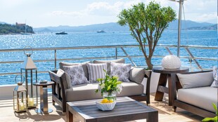 https://media.fraseryachts.com/Yachts/Y2326_MC_MC/images/yachtfolio/54-30-aft-deck-lounge_178931-jvLLicgA.jpg?vh=62d652&w=310