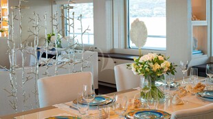 https://media.fraseryachts.com/Yachts/Y2326_MC_MC/images/yachtfolio/54-30-details-dining-table_178927-Ta0LtlES.jpg?vh=e4a3bc&w=310