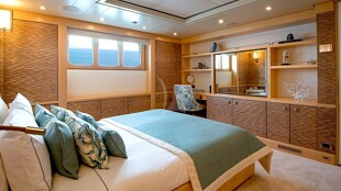 https://media.fraseryachts.com/Yachts/Y2326_MC_MC/images/yachtfolio/54-30-guest-double-cabin_178929-498ck7Ia.jpg?vh=aa4e11&w=310