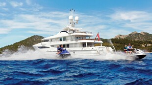 https://media.fraseryachts.com/Yachts/Y2326_MC_MC/images/yachtfolio/54-30-jetskis_179066-B2NJu6PL.jpg?vh=6dc5d7&w=310