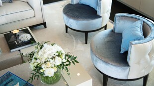 https://media.fraseryachts.com/Yachts/Y2326_MC_MC/images/yachtfolio/54-30-main-salon-3_178901-4mIIeNBR.jpg?vh=99696e&w=310