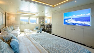 https://media.fraseryachts.com/Yachts/Y2326_MC_MC/images/yachtfolio/54-30-master-cabin-5_178898-gbQwYLMe.jpg?vh=04db1f&w=310