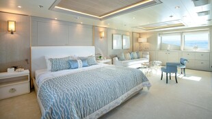 https://media.fraseryachts.com/Yachts/Y2326_MC_MC/images/yachtfolio/54-30-master-cabin_178909-ZftEk44P.jpg?vh=803ca1&w=310