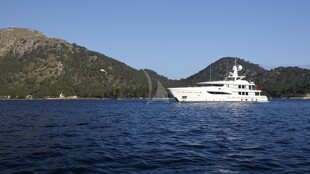 https://media.fraseryachts.com/Yachts/Y2326_MC_MC/images/yachtfolio/54-30-spirit-profile_178944-eUtdaUtF.jpg?vh=e8e803&w=310