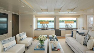 https://media.fraseryachts.com/Yachts/Y2326_MC_MC/images/yachtfolio/54-30-upper-deck-salon-2_178932-M0kpPppS.jpg?vh=bd9aea&w=310
