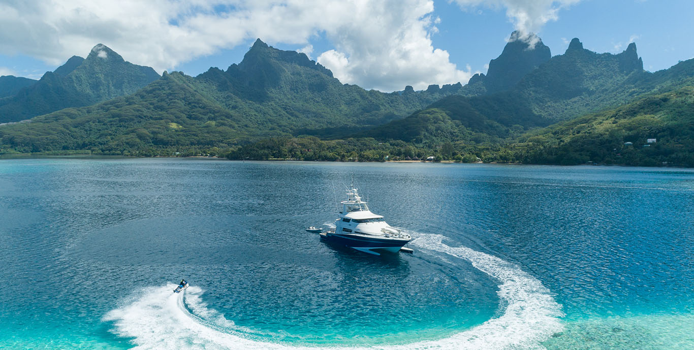 Aboard ULTIMATE LADY a 91ft (28m) luxury motor yacht for Charter available with Fraser Yachts, built by WAVE PIERCERS in 1998