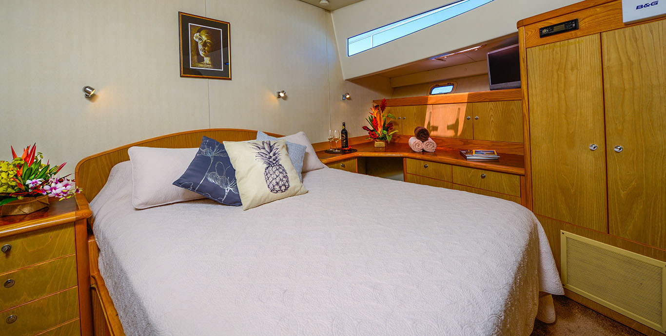 Aboard ULTIMATE LADY a 91ft (28m) luxury motor yacht for Charter available with Fraser Yachts, built by WAVE PIERCERS in 1998