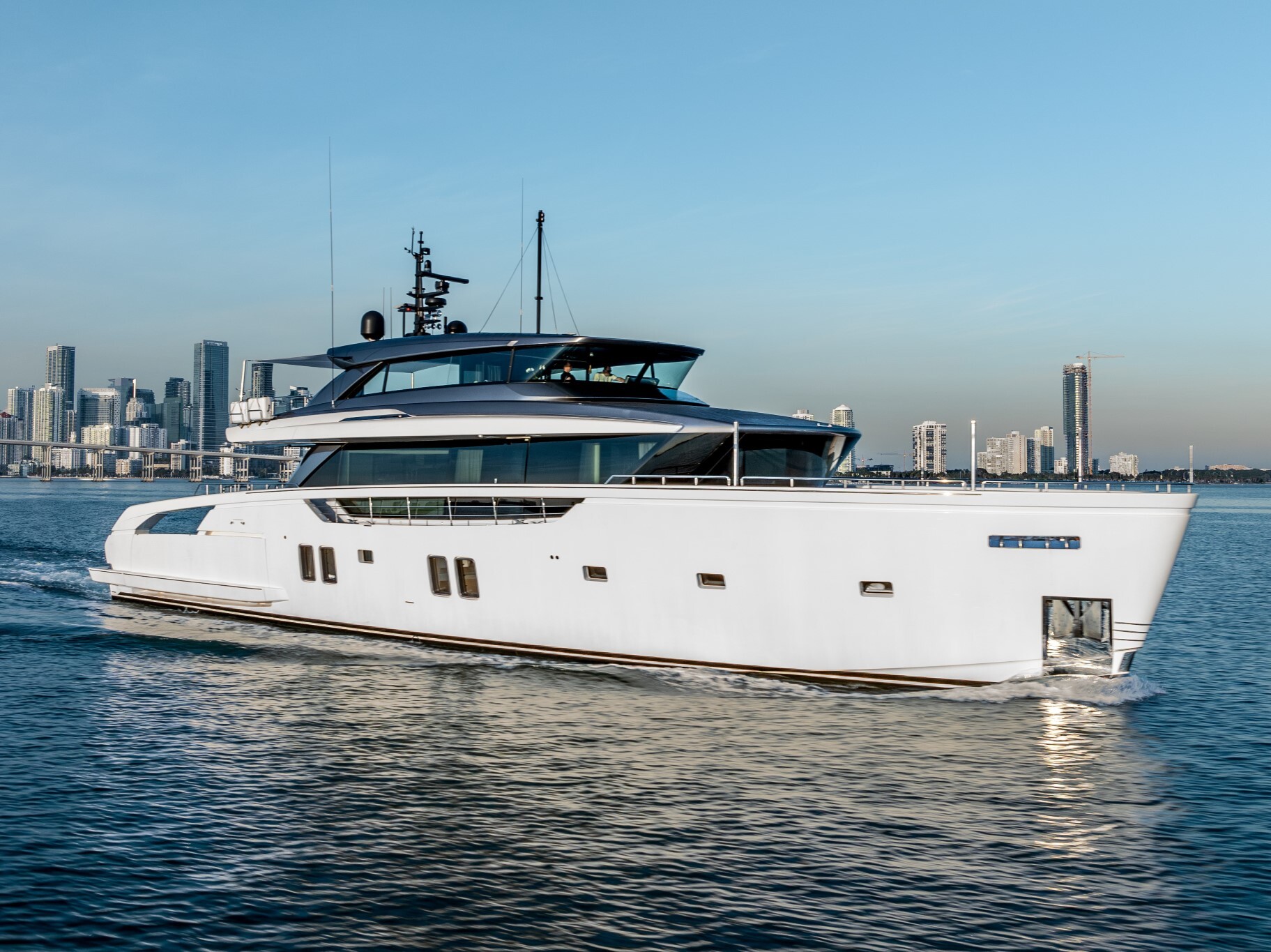 LA LUNA motor yacht for Sale by Fraser Yachts, built by SANLORENZO